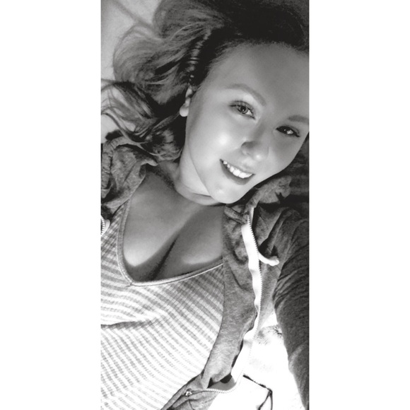 Meet your posher, Carla - Picture 1 of 1